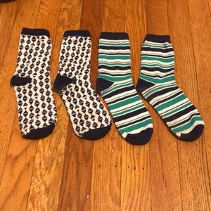 2 pairs patterned socks